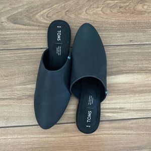 NWOT Tom’s Women’s Jutti Mules Black